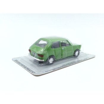 Fiat 127p + gazetka - skala 1:43 - DeAgostini Kultowe Auta PRL
